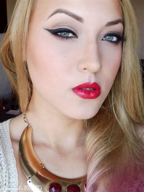 Timeless Beauty Winged Eyeliner And Red Lips Eyeliner Styles Winged Eyeliner Eyeliner For