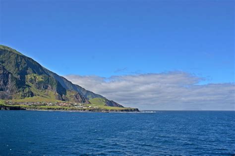 Smallest Island on Earth - American Oceans