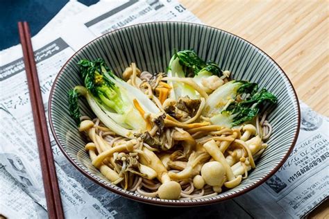 Poêlée de pak choi champignons et soba Recette japonaise