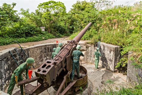 Soldier Indochina War Cannon Fort Cat Ba Vietnam Artillery Gun Stock