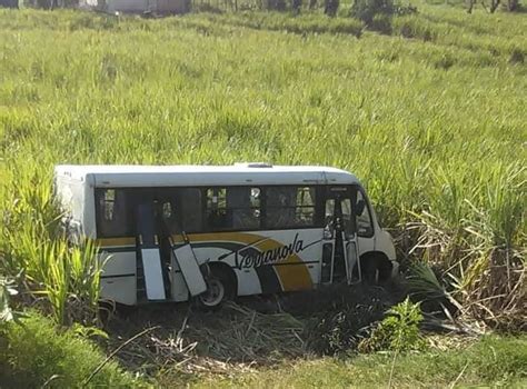 Heridos En Volcadura De Autob S Al Reporte