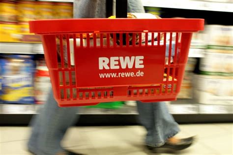 Einzelhandel Rewe plant Übernahme von Real Filialen