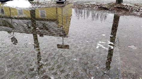 Glatteisregen Mit Eis Schichten Leichte Berschwemmungen Am