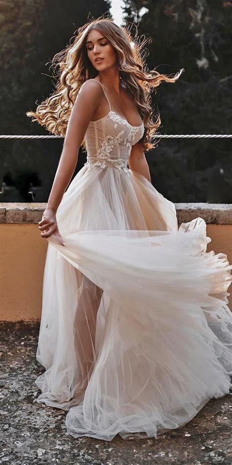 Country Wedding Dresses: 24 Bridal StylesWedding Dresses Guide