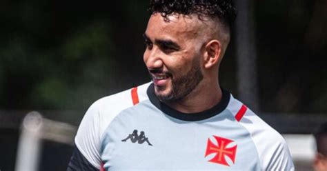 Payet Sforza e João Victor devem voltar ao time titular do Vasco