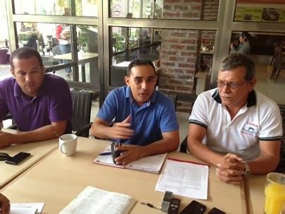 Van taxistas de Isla Mujeres contra reelección de su actual líder