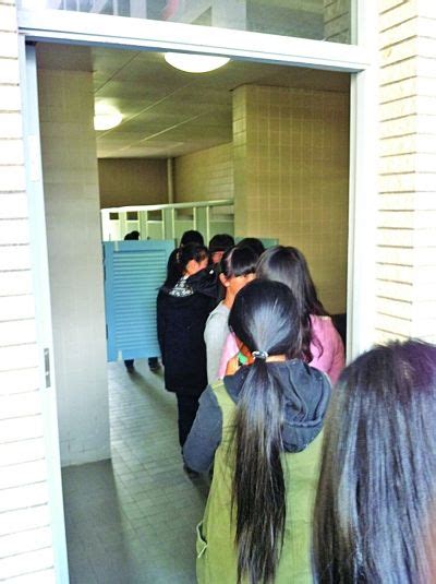 高校女生因厕所紧张给校领导写信称如厕难 高校 女厕 领导 新浪新闻