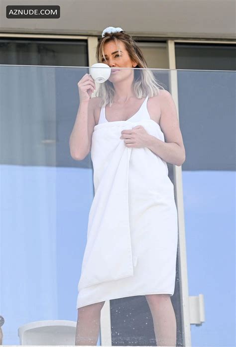 Laura Anderson Wearing A Sexy Bikini And Wearing Her White Towel Whilst Out On Holiday In Dubai