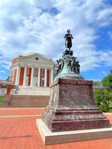 9 Absolutely Beautiful Virginia College Campuses