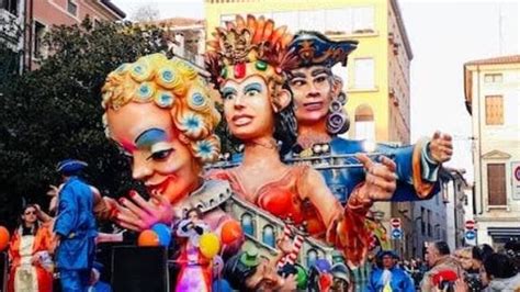 Maschere E Sfilate Dei Carri Di Carnevale Gli Eventi Nel Casertano Nel