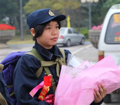 【立功喜报进家门】沙溪圣狮村为立功授奖现役女兵彭晓蓝家属欢送喜报 搜狐大视野 搜狐新闻