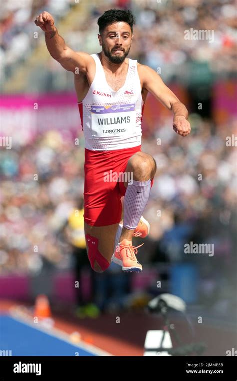 Ben Williams De Inglaterra Durante El Triple Jump Masculino Final En