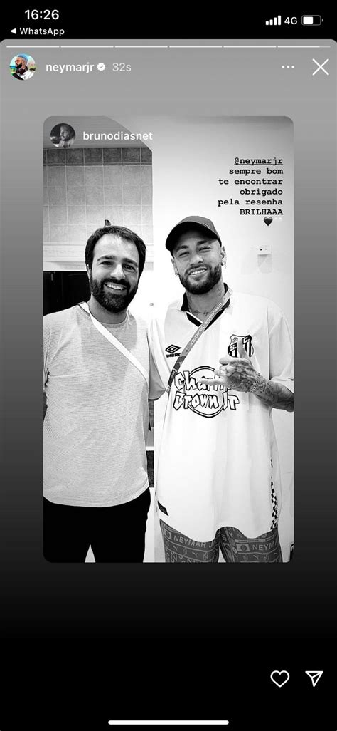 Neymar Veste Camisa Do Santos Em Momento De Folga Na Copa Santos Ge