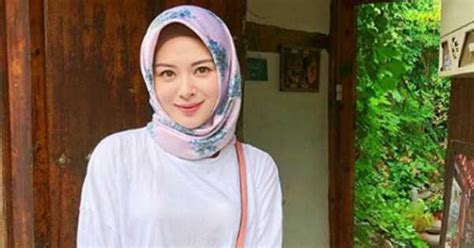 Tips Hijab Korean Style Ala Ayana Moon