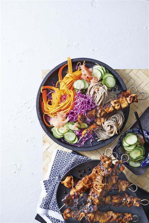 Kipspiesjes Met Noedels Aubergine Zoetzure Komkommer