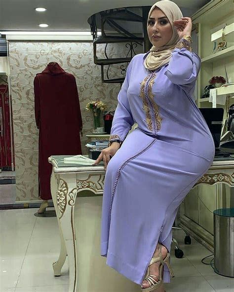 Pin By Kader Kade On Bote Hijab Curvy Girl Fashion Muslim Women Fashion Beautiful Arab Women