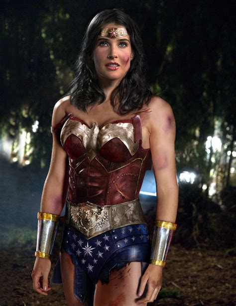 Cobie Smulders - Star of Avengers in Bikini | Global Buzz USA