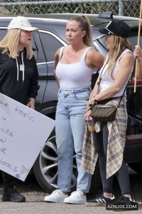 Kendra Wilkinson Sexy Spotted Showing Off Her Hot Nipples At Calabasas Landfill Protest Against