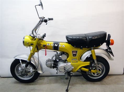 Honda Dax St 50 G Im Erstlack Candy Yellow Special Zu Verkaufen Moped Honda Oldtimer