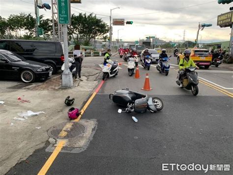 18歲無照男右切超車遭追撞 女騎士噴飛撞電桿送醫不治 Ettoday社會新聞 Ettoday新聞雲