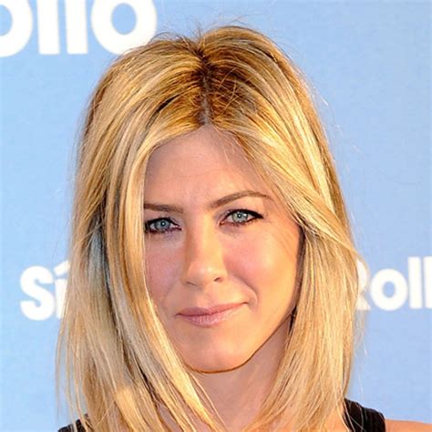 Best Haircut and Hairstyle Recommendations for Heart-Shaped Faces 37