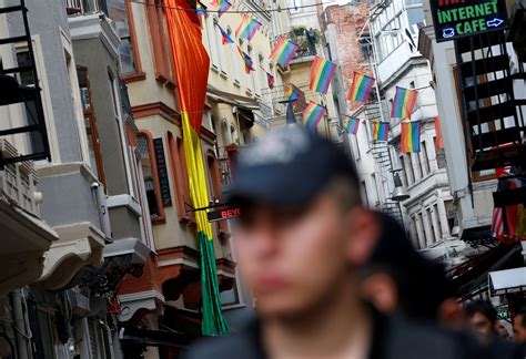 Ativistas turcos farão Marcha do Orgulho Gay apesar de proibição Exame