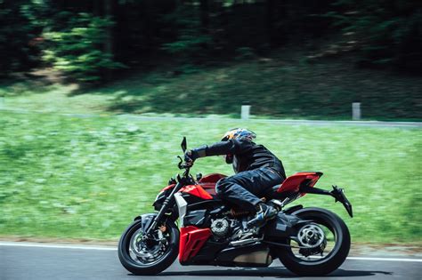 Ducati Streetfighter V Im Power Naked Bike Vergleich