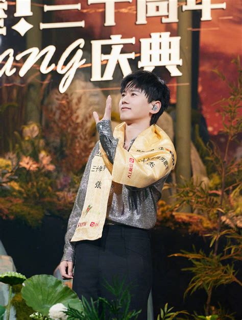 张杰获“三十年最佳男歌手”低调晒照难掩兴奋 搜狐大视野 搜狐新闻