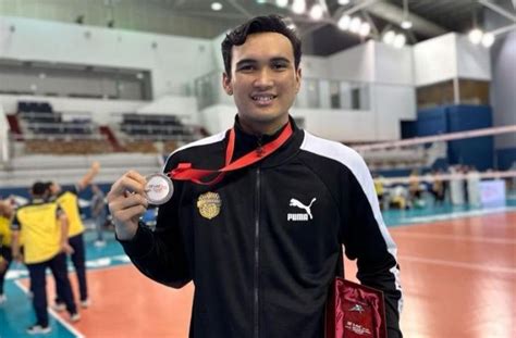 Profil Hendra Kurniawan Middle Blocker Timnas Voli Indonesia Yang