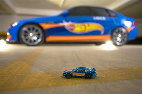 Hot Wheels e Uber levam carro de brinquedo em tamanho real para cidades Eventos Salão do Carro