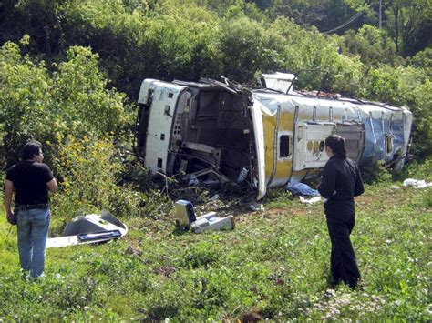 Al Menos 8 Muertos Y 30 Heridos En Accidente De Autobús En México