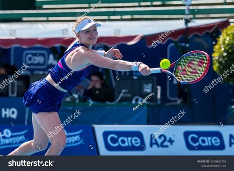 9 763 Woman Backhand Images Stock Photos Vectors Shutterstock