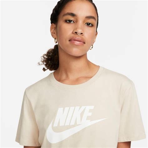 Camiseta Nike Sportswear Essentials Feminina Centauro