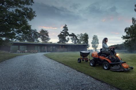 Husqvarna R 216T AWD Ride On Mower 103cm Cutting Deck Torne Valley