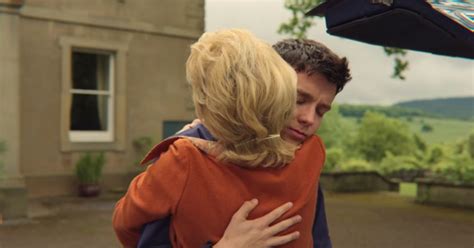 Xem phim Sex Education tôi xấu hổ nhận ra Con gái không hề láo còn mình chính xác là một bà