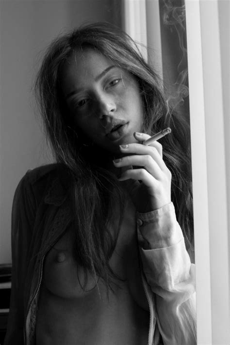 Lily Newmark Naked 9 Photos TheFappening