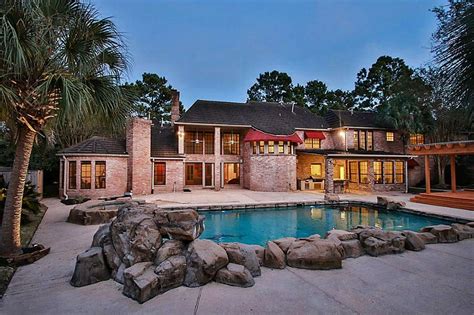 Hakeem Olajuwon S Former House Next To Mattress Mack S Old House On