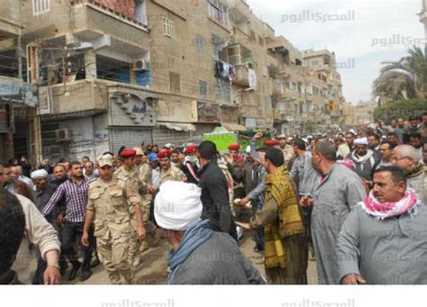 الآلاف يشيعون جثمان شهيد العريش بمسقط رأسه بالشرقية المصري اليوم