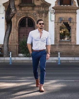 Comment Porter Un Pantalon Chino Bleu Marine Avec Des Bottines Chelsea