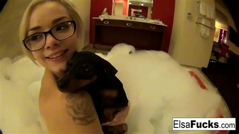 Elsa Jean Shows Off Her Hotel Room And Her Pussy Xvideos