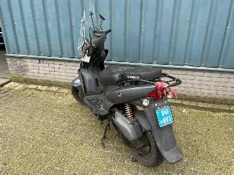 Schade Kymco Snorscooter Agility 10 BJ 2006 13984 KM Schadeautos Nl