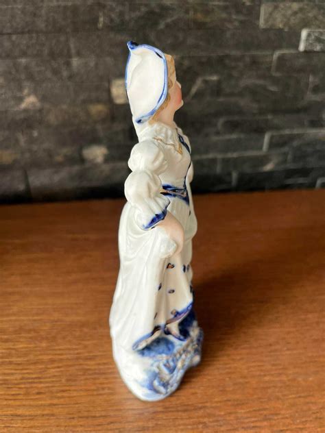 Dama Figurka Porcelana Biskwitowa Sygnowana Pi A Olx Pl