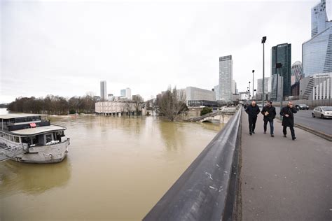 Crue de la Seine le pic a été atteint ce lundi matin Defense 92 fr