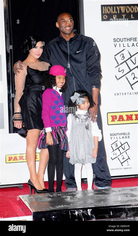 Kobe Bryant His Wife Vanessa Bryant And Their Daughters Natalia And Gianna Maria Onore Los