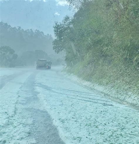 Vídeos Chuva de granizo muda paisagem na BR 280 entre Corupá e São