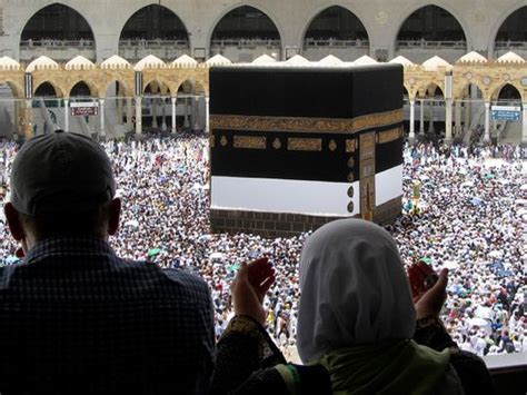 Makkah Rainfall Restricts Umrah Rituals Saudi Gulf News