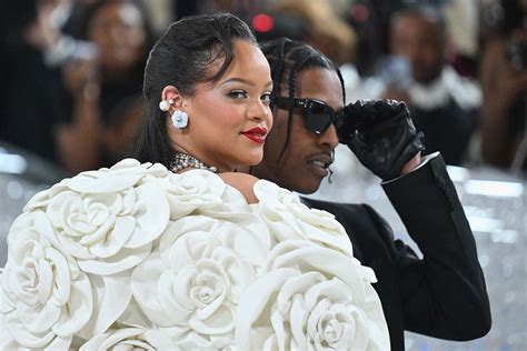 Rihanna And A Ap Rocky Share An Umbrella On Romantic Venice Birthday Trip