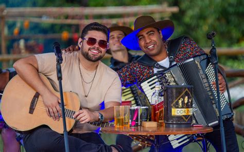 Bruno Lucas Lan Am O Videoclipe De Beija Ou Passa Festanejo