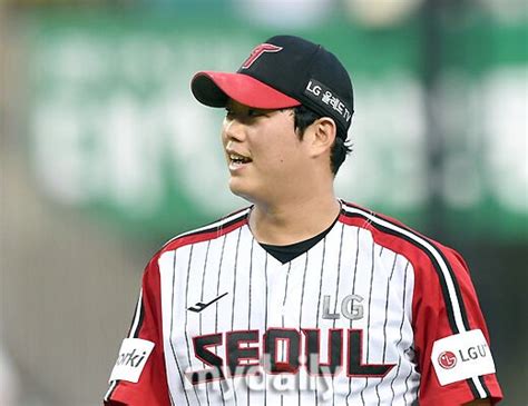 부활→mlb 신분조회→38억 Fa 계약 함덕주 행보에 美매체 집중 2028년 빅리그 도약 후보 네이트 스포츠