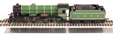 Hornby R3588 Class B17 4 6 0 2864 Liverpool In Lner Green Railroad